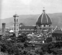 Panorama geral da obra com a catedral