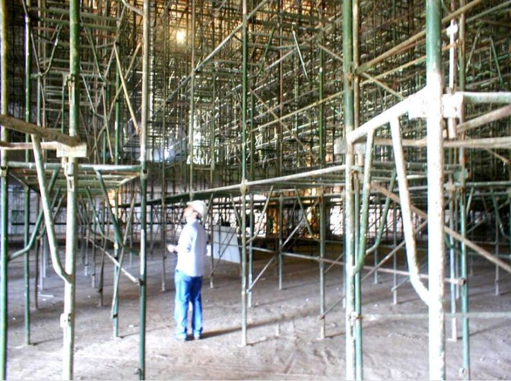 Andaimes para execução de forro durante as obras do Museu da República, Brasília.